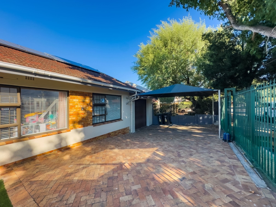 5 Bedroom Property for Sale in La Rochelle Western Cape